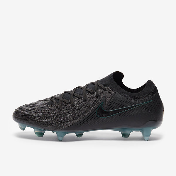 Nike Phantom GX 2 Elite FG soccer cleats in black