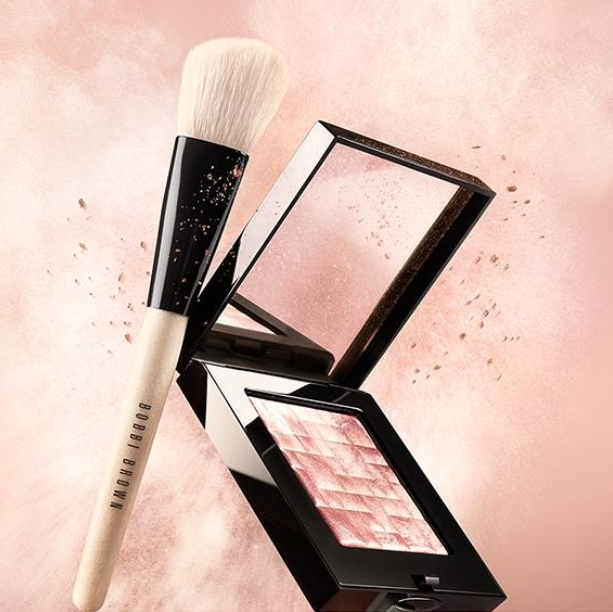 Bobbi Brown Highlighting Powder in an 8-gram Pink Glow